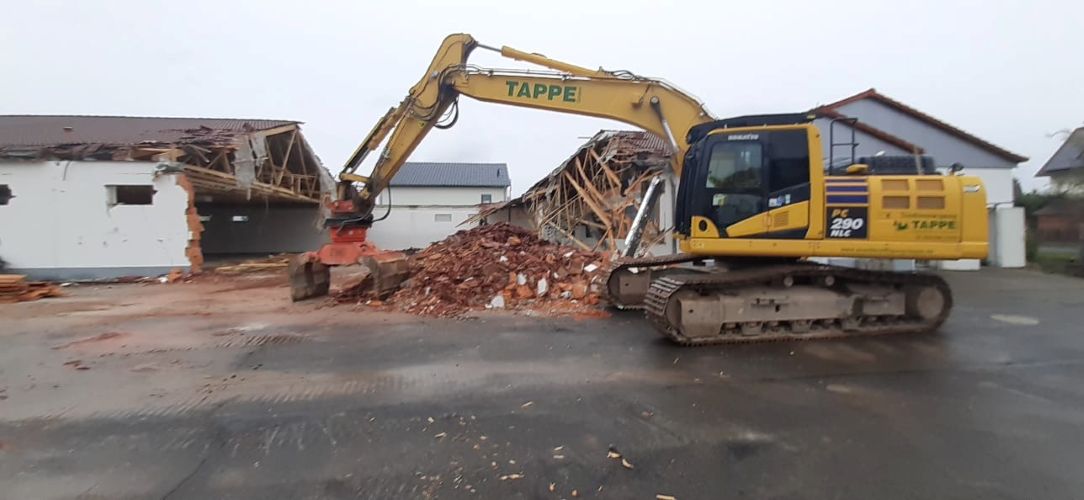 28t Bagger im Abbruch